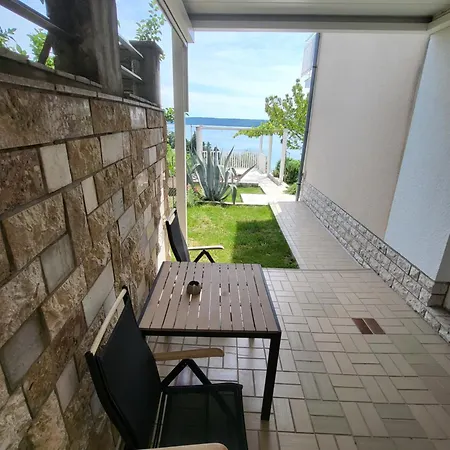 Apartma Sea View *